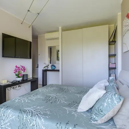 Alessia فيلة مارتْشانا مارينا