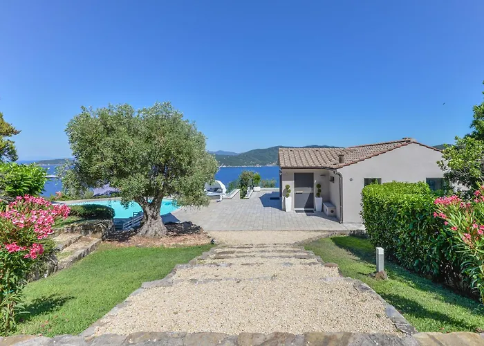 Alessia Villa Marciana Marina